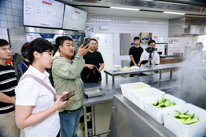 买花、拼豆……为“悦己”与“体验”买单！成都“她经济”升温(图1)